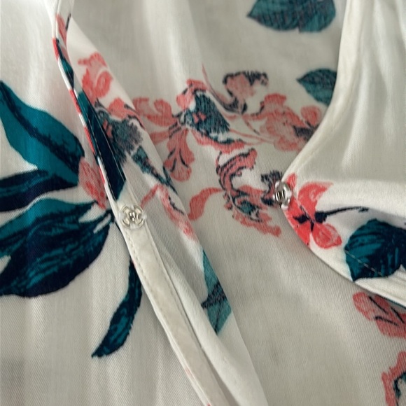 Lucky brand, Los Angeles Size L floral, 3/4 sleeve, one snap tie string at waist - Picture 9 of 11